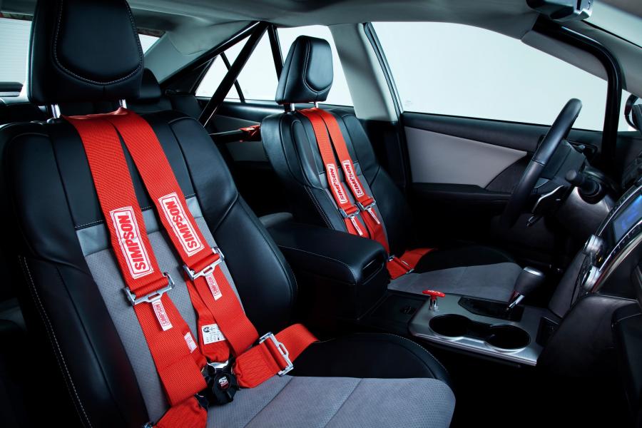 Интерьер Toyota Camry SE Daytona 500 Pace Car 2012 года  (фото 2 из 15)
